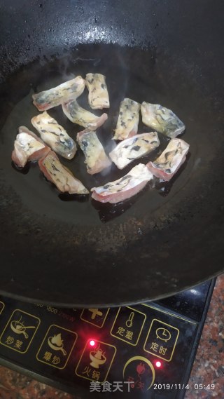 无骨草鱼块的做法步骤：4