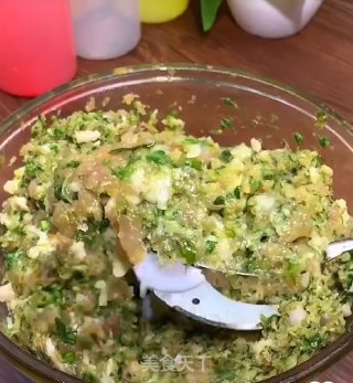 鲜肉韭菜锅贴的做法步骤：3