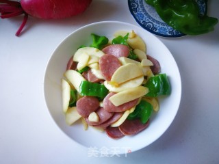 皱皮椒茭白炒肉肠的做法步骤：9