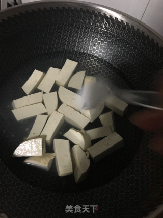 虾仁炒豆腐的做法步骤：3