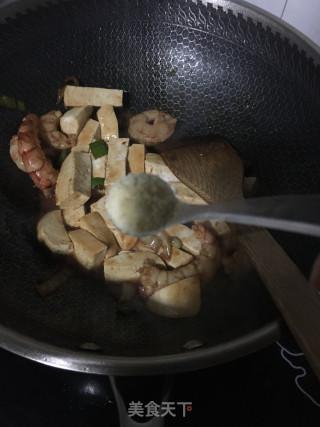 虾仁炒豆腐的做法步骤：14