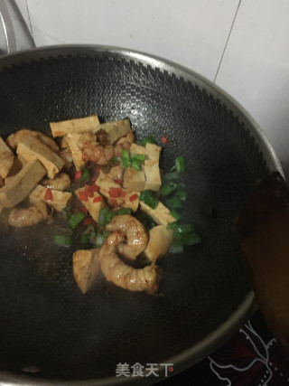 虾仁炒豆腐的做法步骤：15