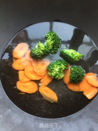 馒头蔬菜的做法步骤：2