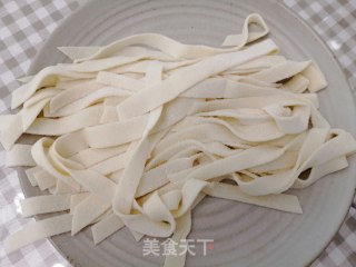 手擀面的做法步骤：5