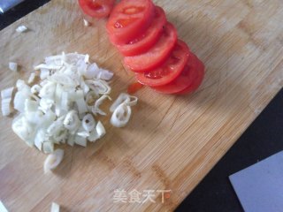 西红柿热汤饼的做法步骤：2