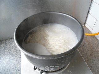 小白菜排骨面的做法步骤：4