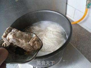 小白菜排骨面的做法步骤：5