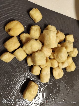 青椒油豆腐焖草鱼的做法步骤：3