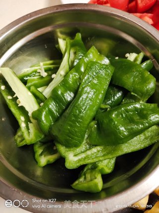 青椒油豆腐焖草鱼的做法步骤：5