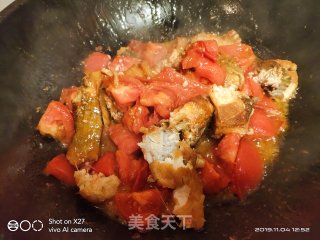 青椒油豆腐焖草鱼的做法步骤：8