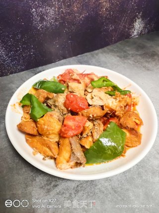 青椒油豆腐焖草鱼的做法步骤：9