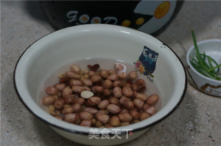 双豆花生炖猪蹄的做法步骤：3