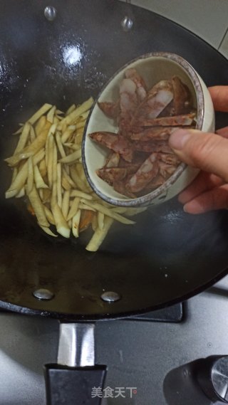 茭白焖腊肠的做法步骤：5