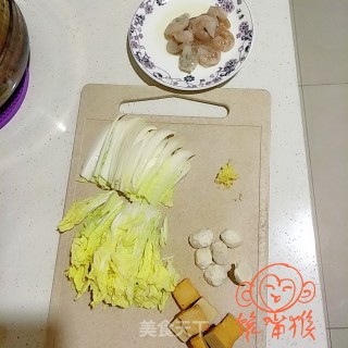 海鲜砂锅抻面的做法步骤：5