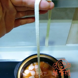 海鲜砂锅抻面的做法步骤：13