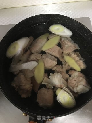 西红柿牛腩汤的做法步骤：3