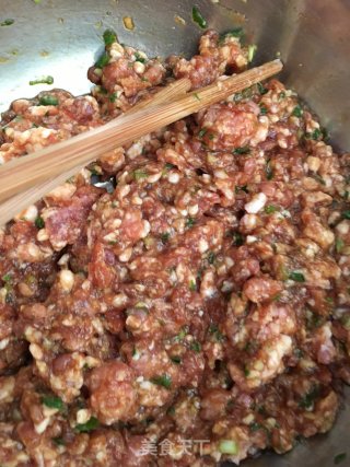 白菜肉包的做法步骤：2