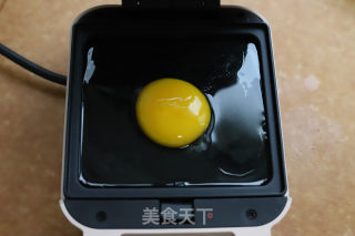 牛油果鸡蛋三明治的做法步骤：2