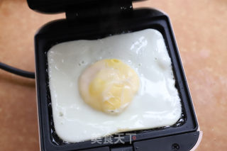 牛油果鸡蛋三明治的做法步骤：3