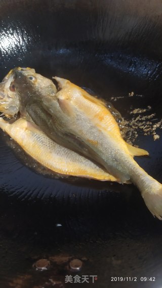 煎焗小黄花鱼的做法步骤：3