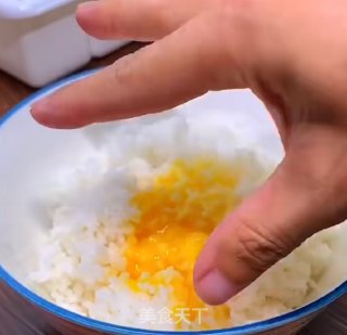 黄金蛋炒饭的做法步骤：1