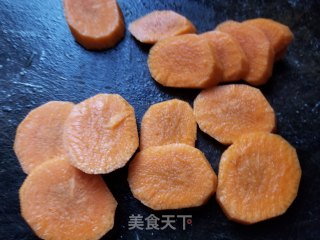 腊肉炒西芹的做法步骤：2
