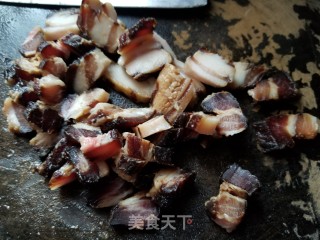 腊肉炒西芹的做法步骤：3