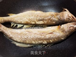 红烧南美黄花鱼的做法步骤：5