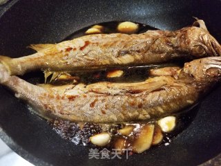 红烧南美黄花鱼的做法步骤：6