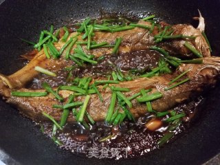 红烧南美黄花鱼的做法步骤：8