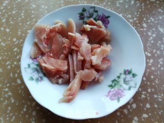 佛手瓜炒鸡肉的做法步骤：1