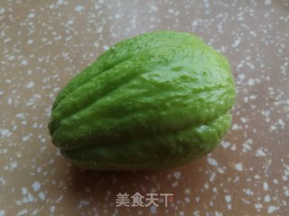 佛手瓜炒鸡肉的做法步骤：2