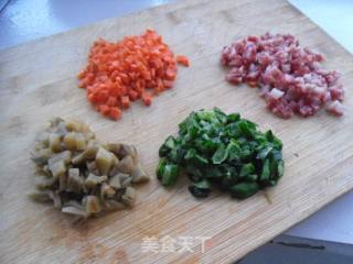 四色丁炒饭的做法步骤：2