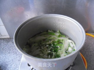 鱿鱼丝丝瓜汤的做法步骤：7