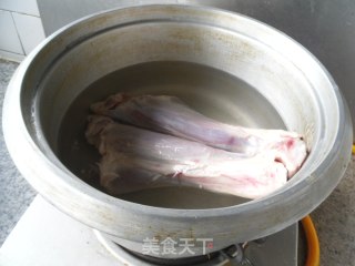 羊腿煲山药的做法步骤：2