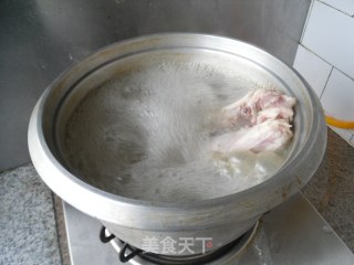 羊腿煲山药的做法步骤：3