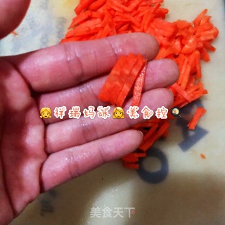 胡萝卜虾皮面的做法步骤：2