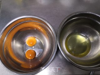 草莓酸奶戚风蛋糕的做法步骤：1