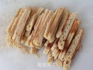 鸡蛋焖饼的做法步骤：1