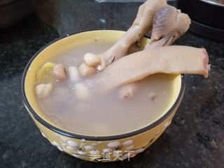 花生眉豆鸡脚煲响螺片汤的做法步骤：6