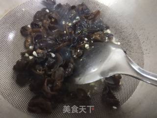 木耳豆干炒芹菜的做法步骤：4