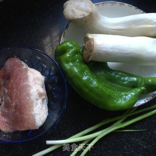 杏鲍菇肉丝拌面的做法步骤：2