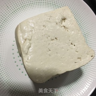 腊肠炒豆腐的做法步骤：1