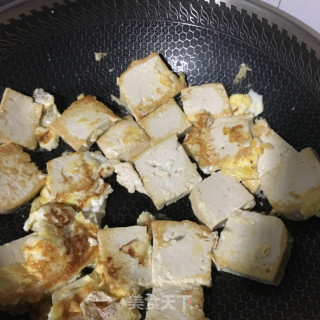 腊肠炒豆腐的做法步骤：6