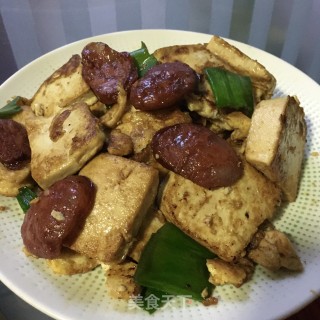 腊肠炒豆腐的做法步骤：15