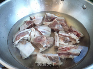 牛肉炖莲藕的做法步骤：2