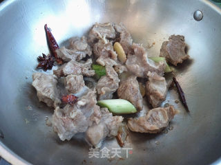 牛肉炖莲藕的做法步骤：4