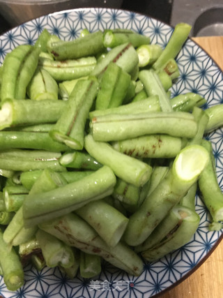 盐水鸭炖豆角的做法步骤：2