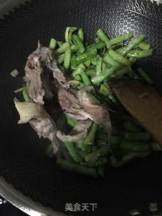 盐水鸭炖豆角的做法步骤：10