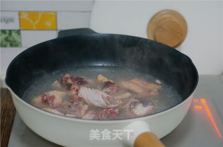 冬虫夏草蒸鸭汤的做法步骤：2